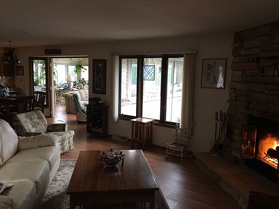 3rd image of 206 Plaza Ln
