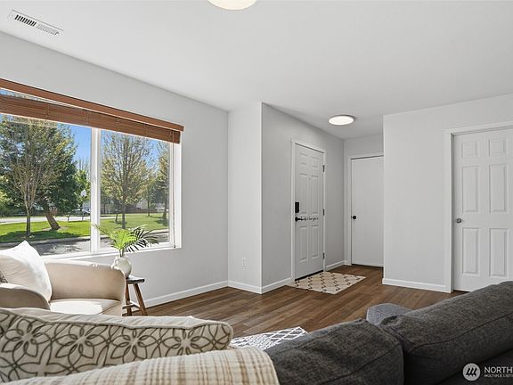 5th image of 4436 Riflebird Place SW