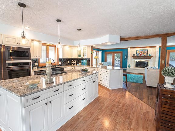 4th image of 714 E Terrace Bay Ct
