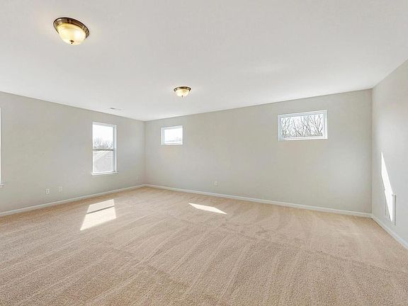 4th image of 902 Green Meadow Ln