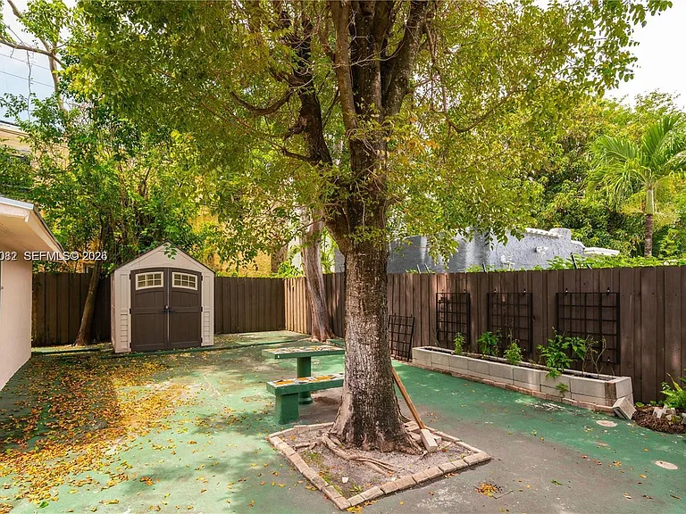 1720 SW 11th Ter — Photo 14