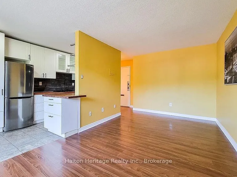 81 Charlton Ave E #905 — Photo 6