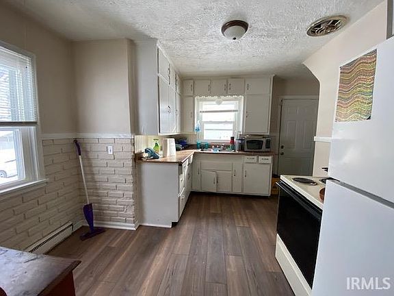 3rd image of 1141 Fremont St