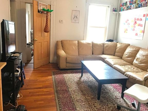 5th image of 15 Curtis Ave #1