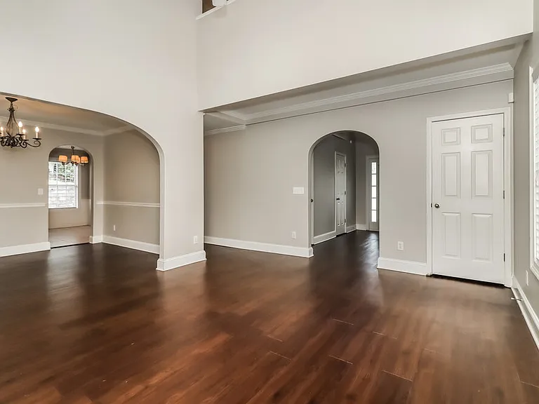 204 Providence Dr — Photo 6