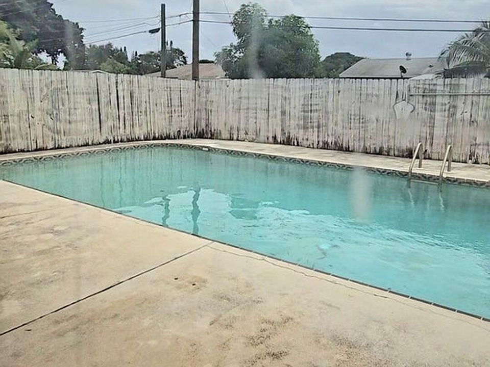 1st image of 334 NE 24th Ave
