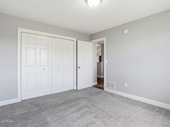 5th image of 934 Thames Ct
