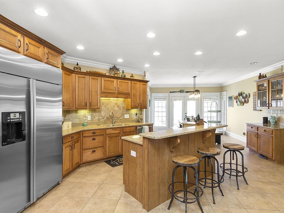 1st image of 405 Glen Cove Dr
