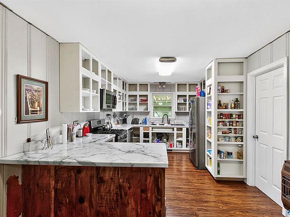 5th image of 141 Brookwood Cir NE