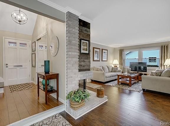 5th image of 4971 Hyde Park Dr