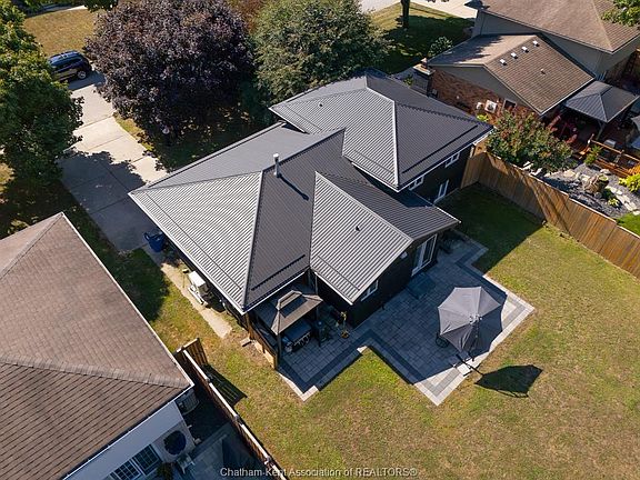 5th image of 94 Ottawa Dr