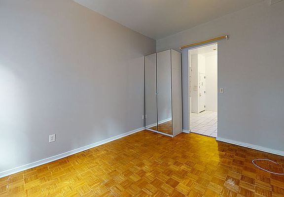 3rd image of 237 W 18th St APT 5RE