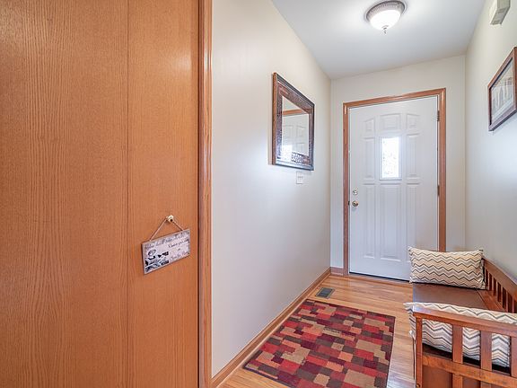 2nd image of 1521 Acacia Ln