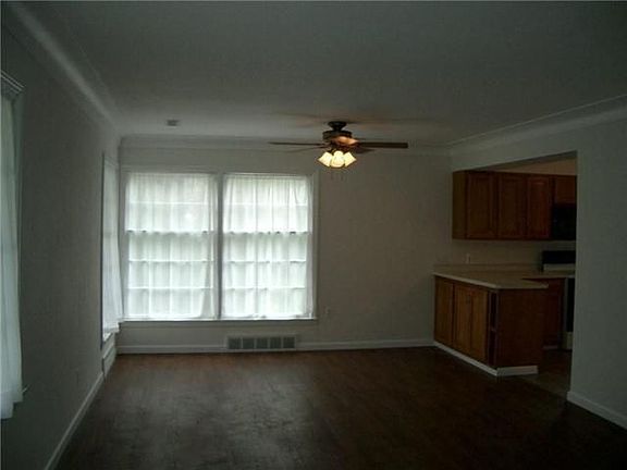 3rd image of 1811 Lexington Dr