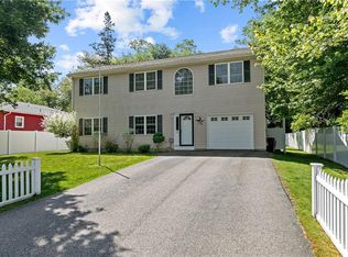 70 Foddering Farm Rd, Narragansett, RI 02882