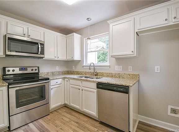 4th image of 132 Winding Cedar Dr