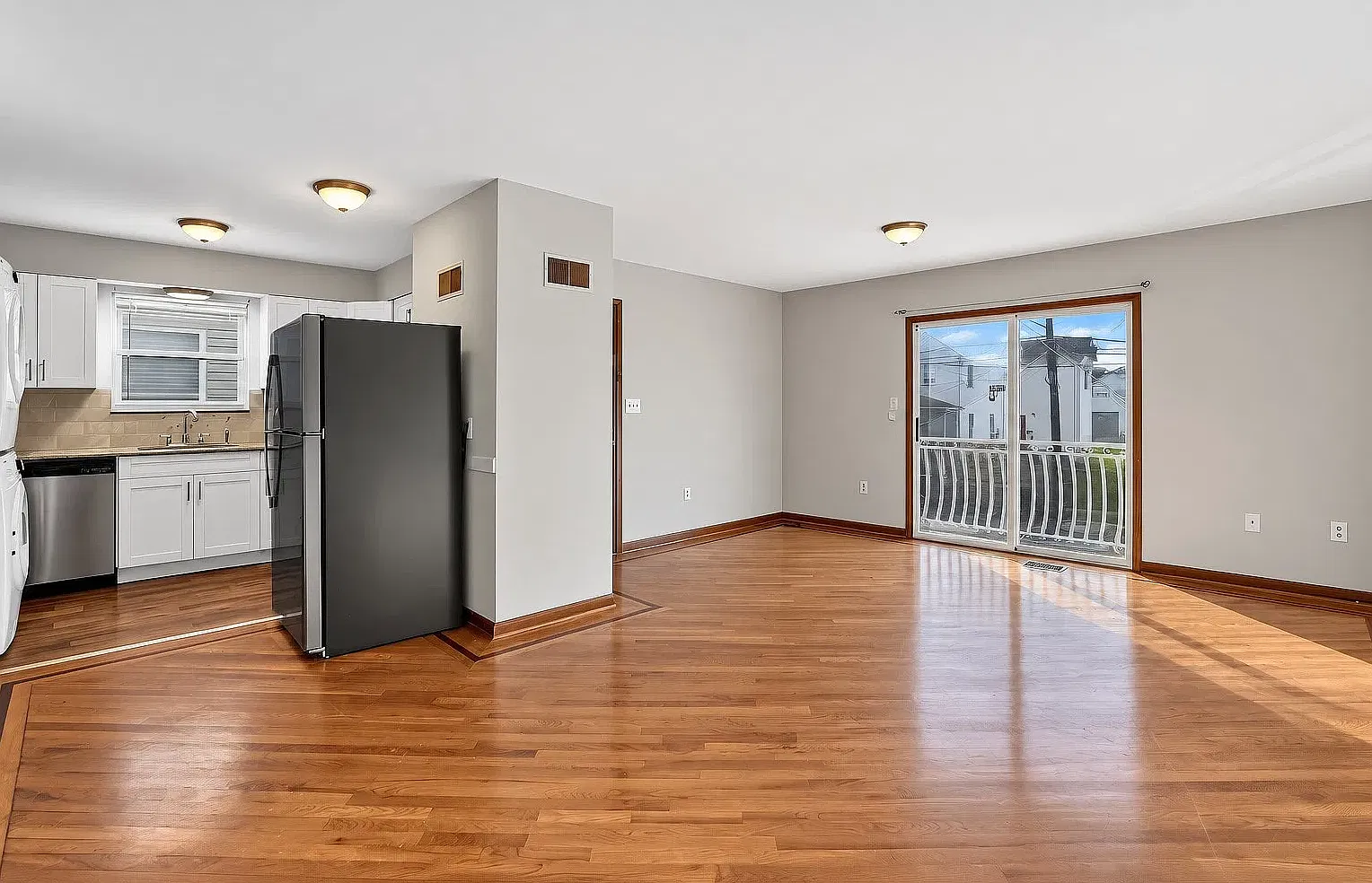 921 Jackson Ave, Unit 1 — Photo 3