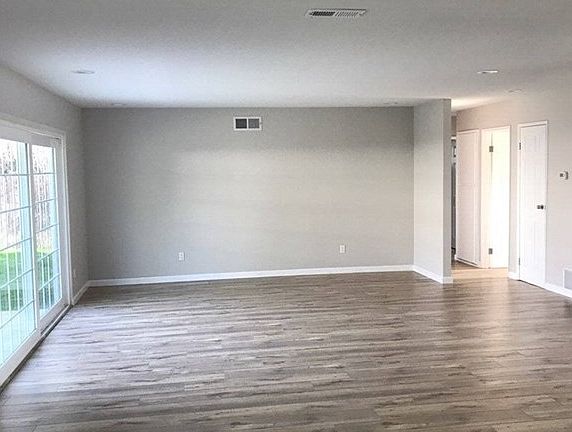 5th image of 3020 Gladstone St