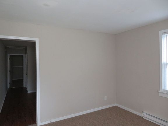 3rd image of 915 Priam St