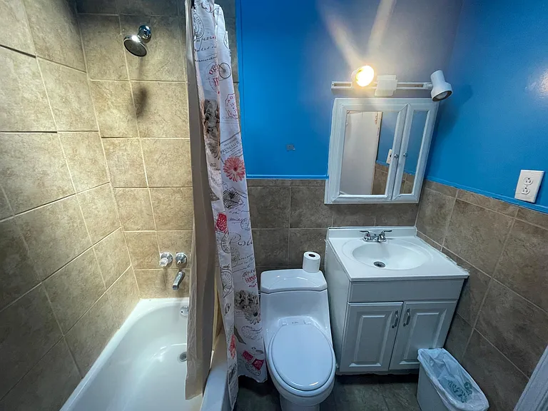925 E Tioga St — Photo 14