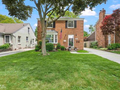 1984 Lancaster St, Grosse Pointe Woods, MI, 48236