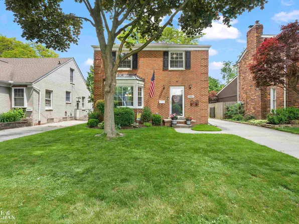 1984 Lancaster St, Grosse Pointe Woods, MI 48236