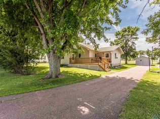 321 Bertha Ave N, Pipestone, MN 56164