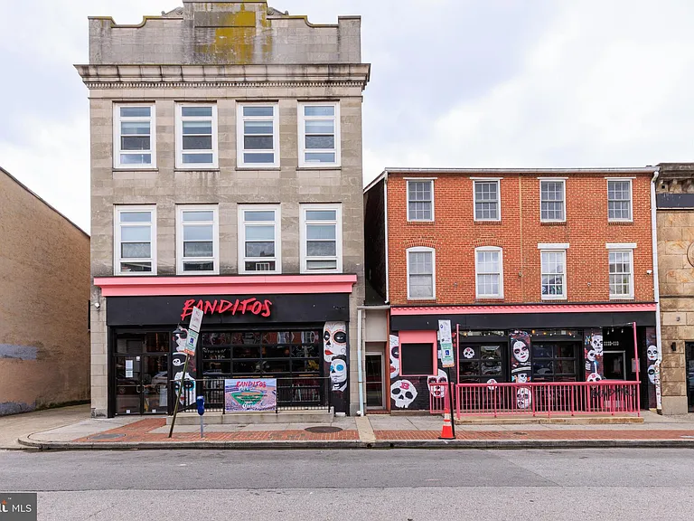 910 S Charles St #B — Photo 37