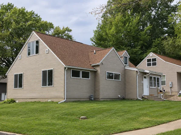 1821 Walnut St, Cedar Falls, IA 50613