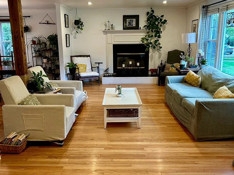 76 Florida Ave — Photo 2