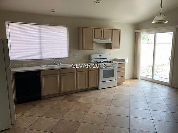 3rd image of 9061 Mountain Lakes Ave