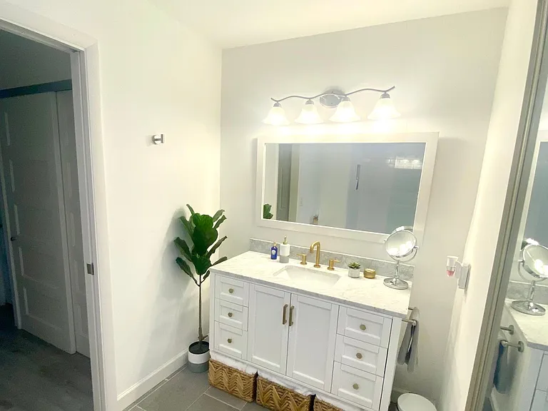 1910 NE 5th St #108 — Photo 8