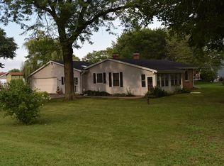 25 Division St, Bristol, IL 60512