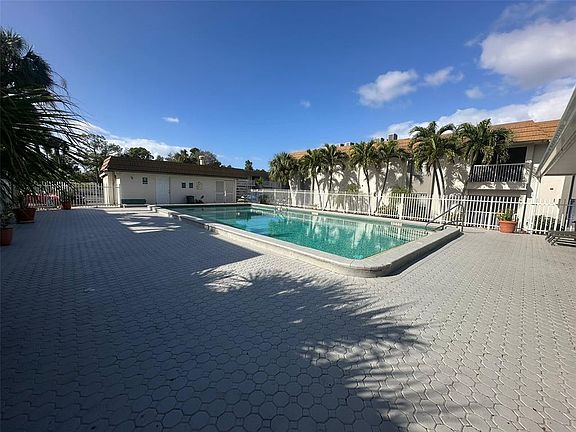 2nd image of 1830 Maravilla Ave APT 317
