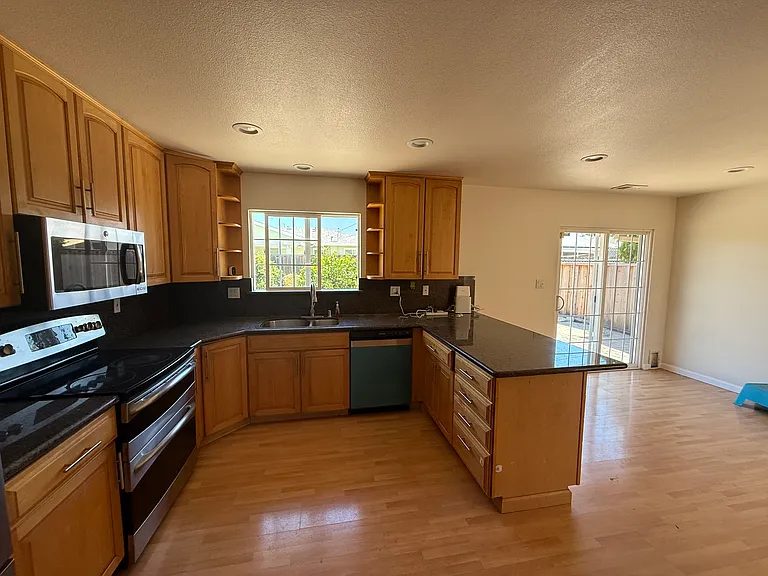 40464 Landon Ave — Photo 4