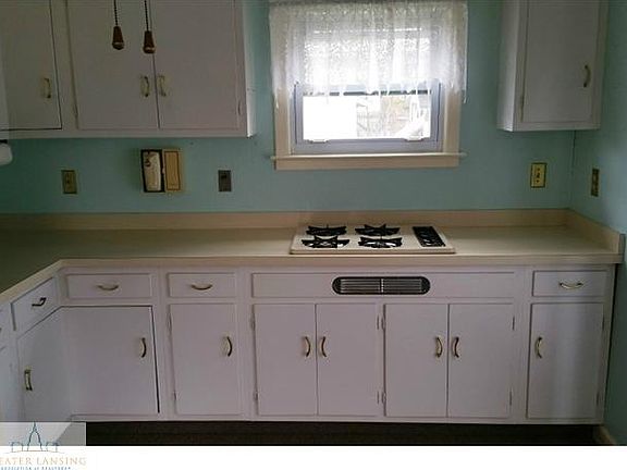 3rd image of 2210 Beal Ave
