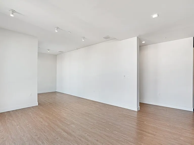 Venue Residences — Photo 69