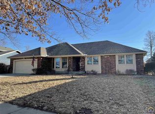 1912 SW Arrowhead Rd, Topeka, KS 66604