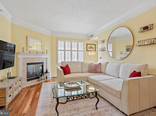 901 N Monroe St APT 509, Arlington, VA 22201