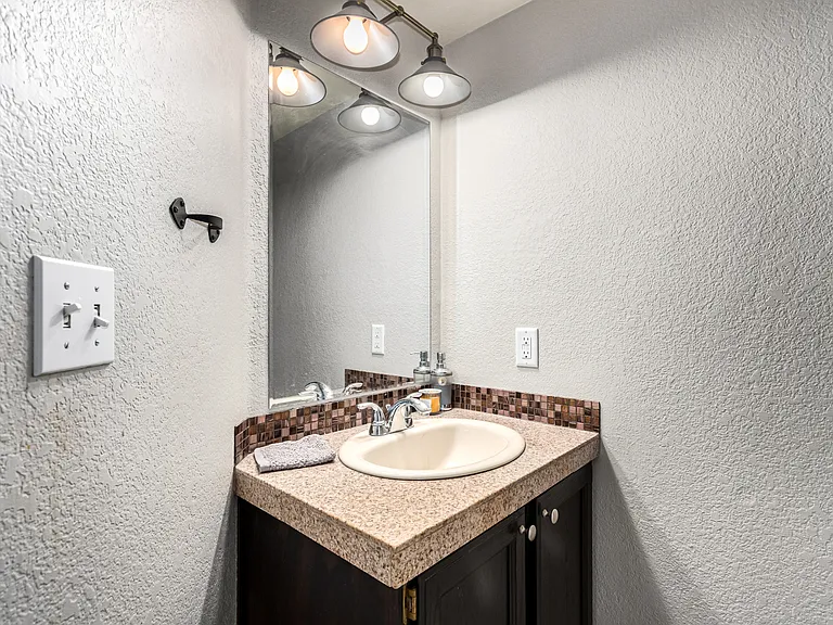 9009 N Twain St — Photo 11