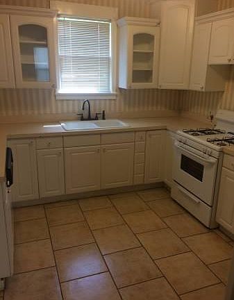 4th image of 127 E 15th St