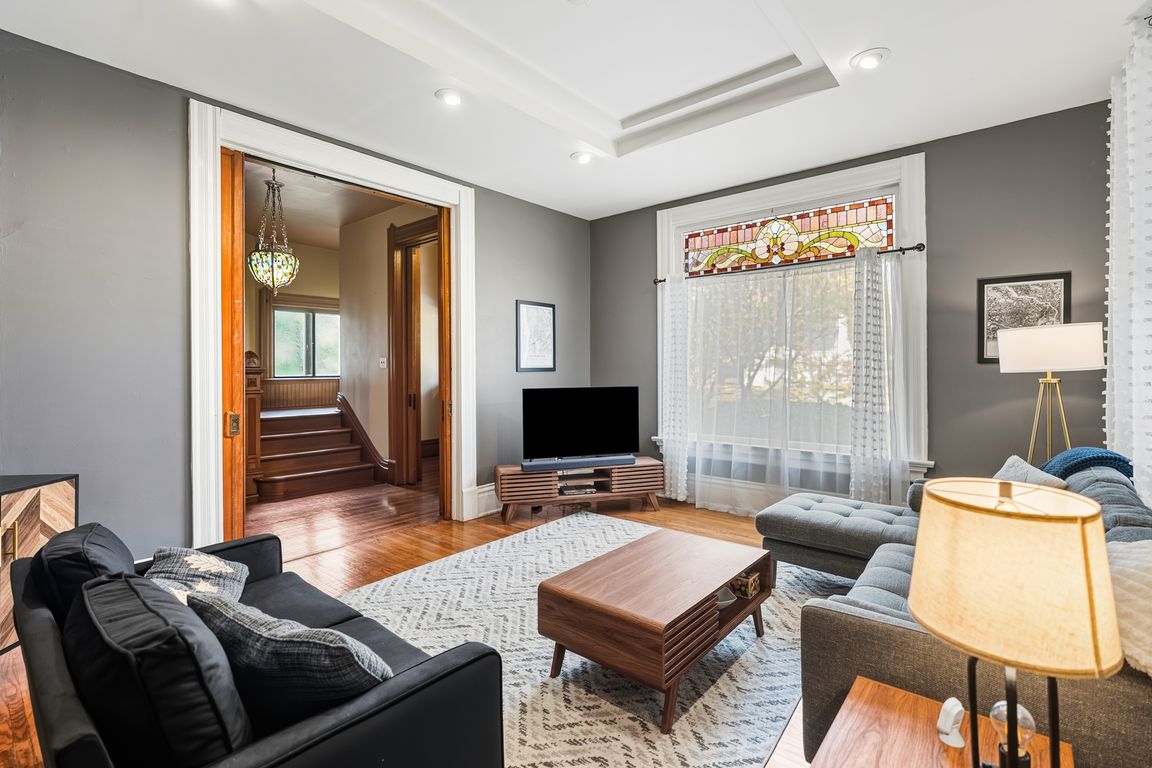 next background image