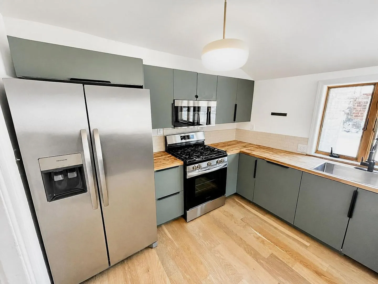 725 Warren Street — Photo 3