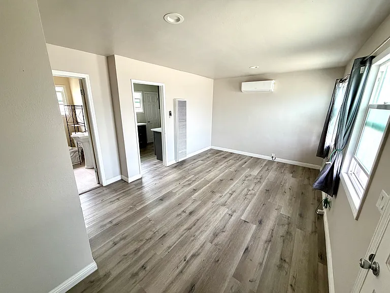 S Chandler Ave — Photo 3