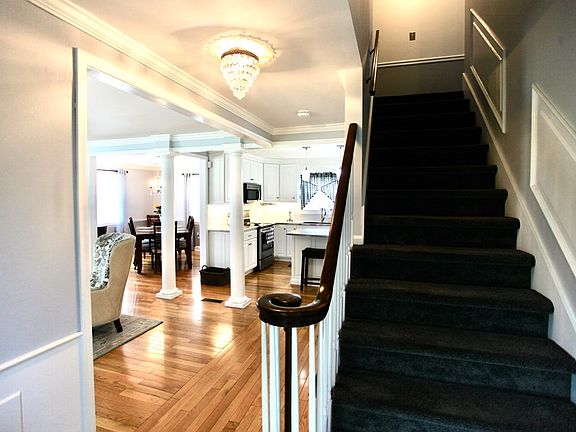 3rd image of 34 Oakwood Dr