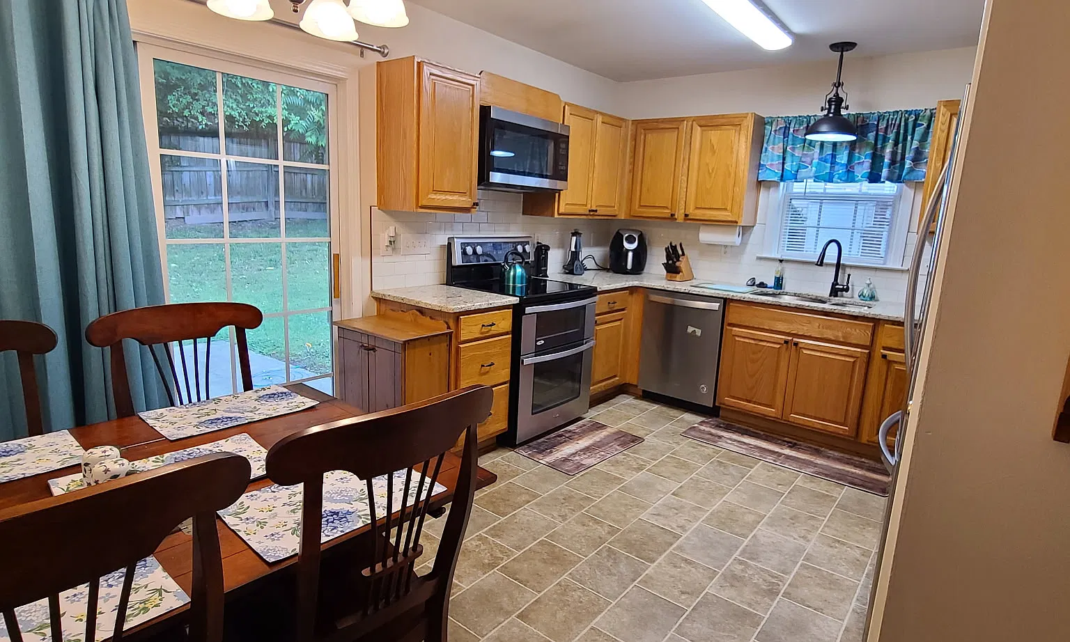 3 bed, 1165 sqft, $1,650 — Photo 3
