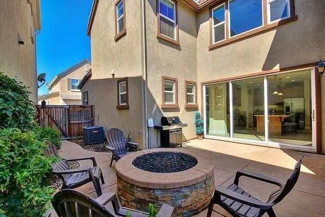 1736 Parkway Dr N — Photo 28