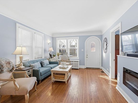 3rd image of 1643 Harding Rd