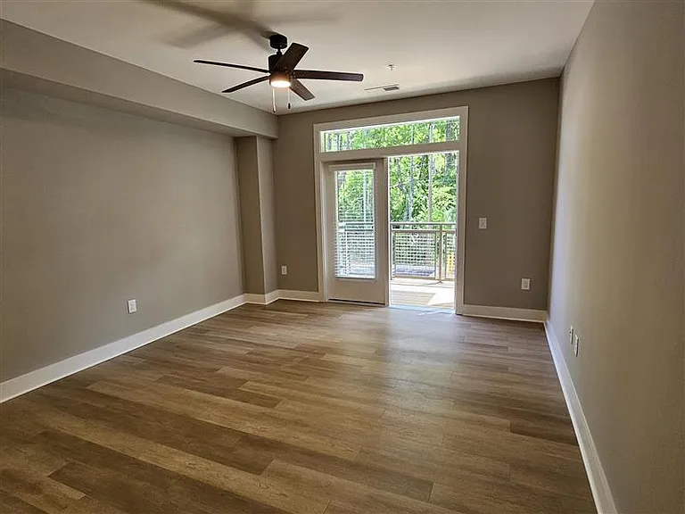 Lakeshore Villas — Photo 8