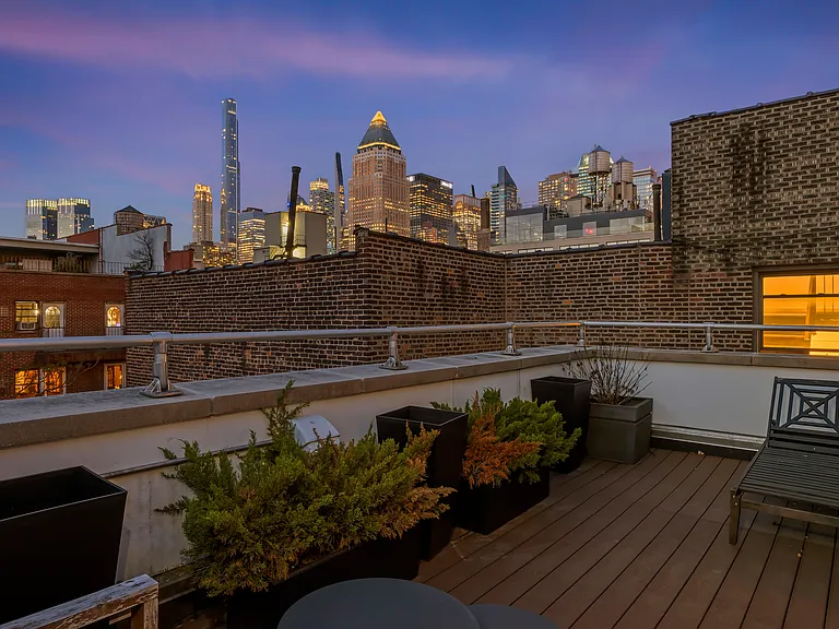 459 W 44th St #C — Photo 35